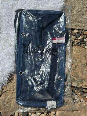 Thirty-One Large Utility Tote in Navy Crosshatch
New in bag!